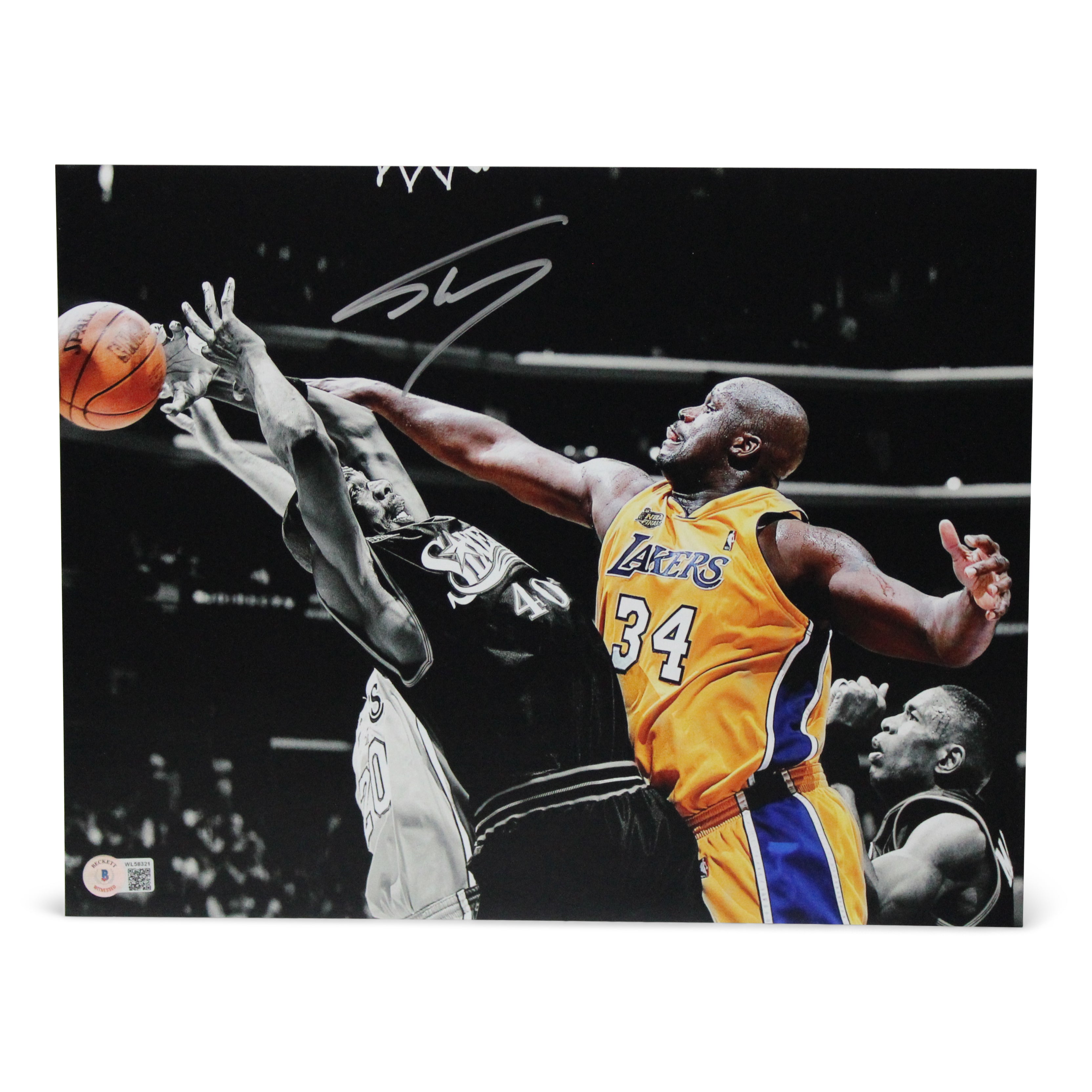 Shaquille O'Neal Signed Lakers 11x14 Photo (Beckett Hologram)