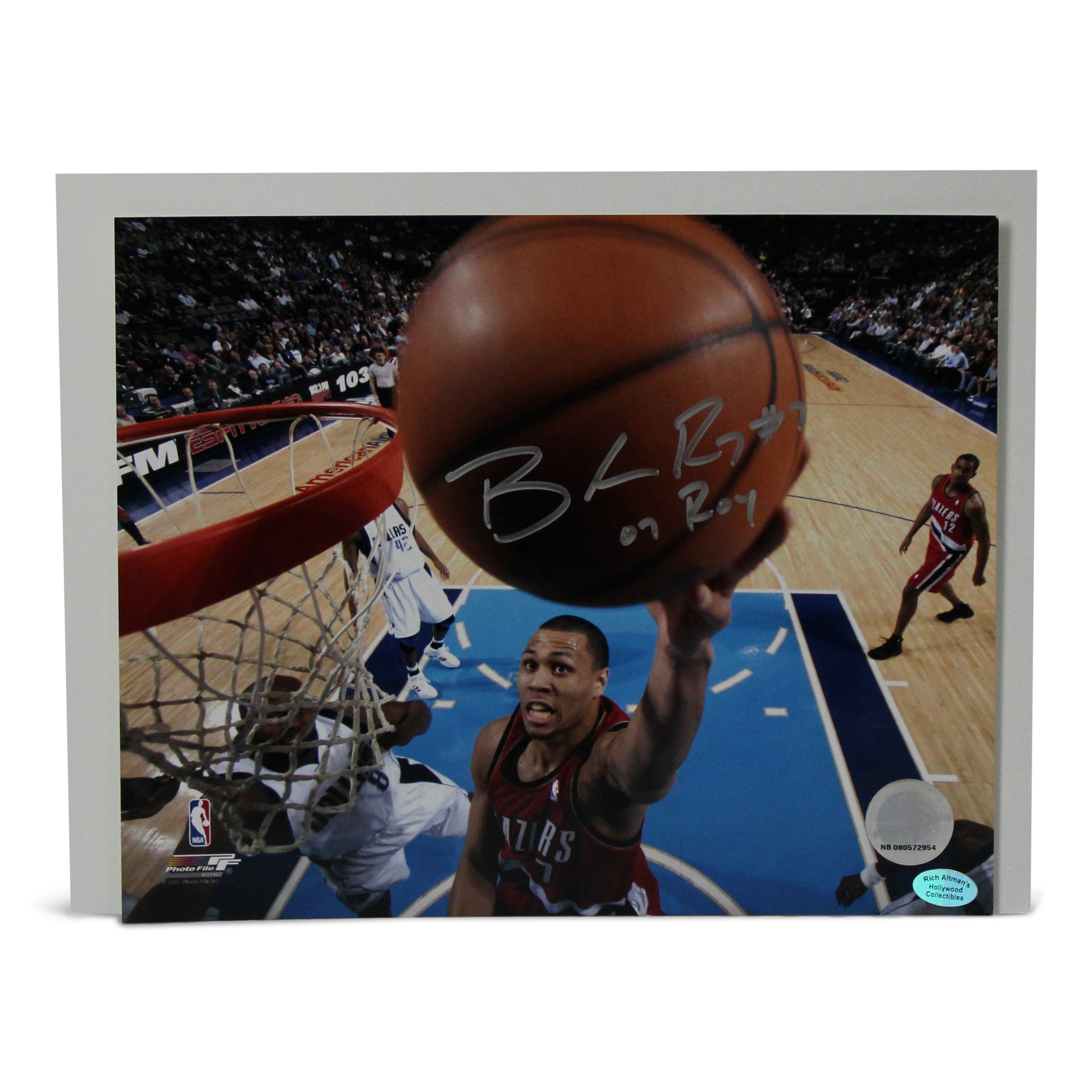 Brandon Roy Signed Trail Blazers 8x10 Photo Inscribed "07 ROY" (Hollywood Collectibles Hologram)