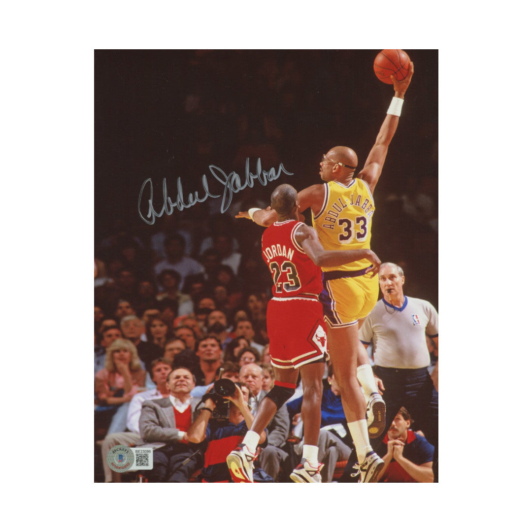 Kareem Abdul-Jabbar Signed Lakers 8x10 Photo (Beckett)