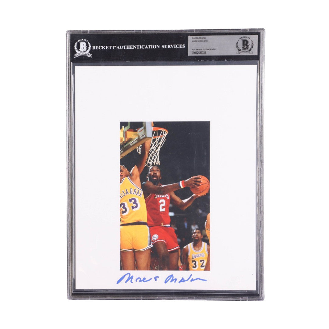 Moses Malone Signed 76ers 8x10 Photo (BAS)