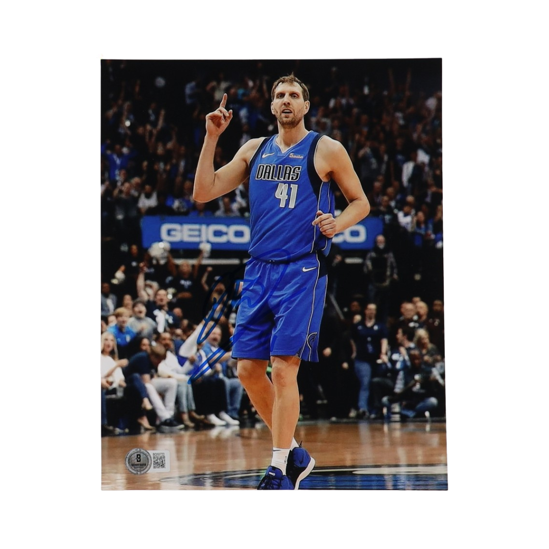 Dirk Nowitzki Signed Mavericks 8x10 Photo (Beckett)